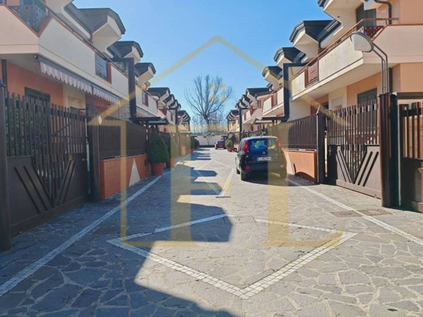 casa indipendente in vendita a Casandrino