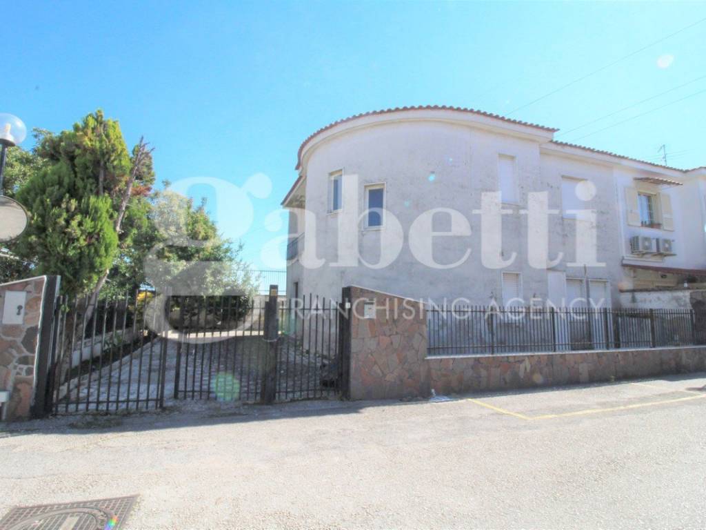 casa indipendente in vendita a Casandrino