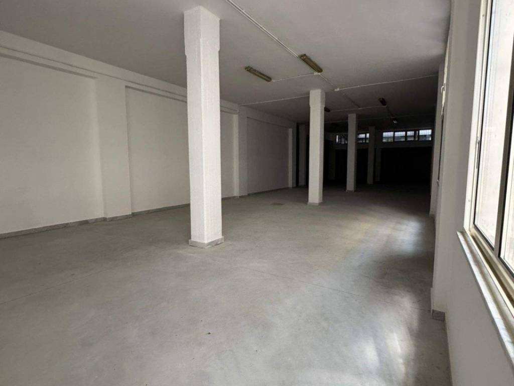 locale commerciale in vendita a Casandrino