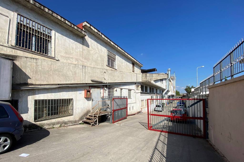 capannone in vendita a Casandrino