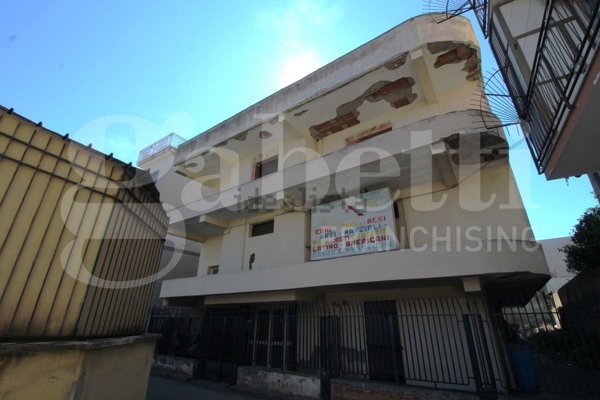 locale commerciale in vendita a Casandrino