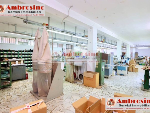 locale commerciale in vendita a Casandrino