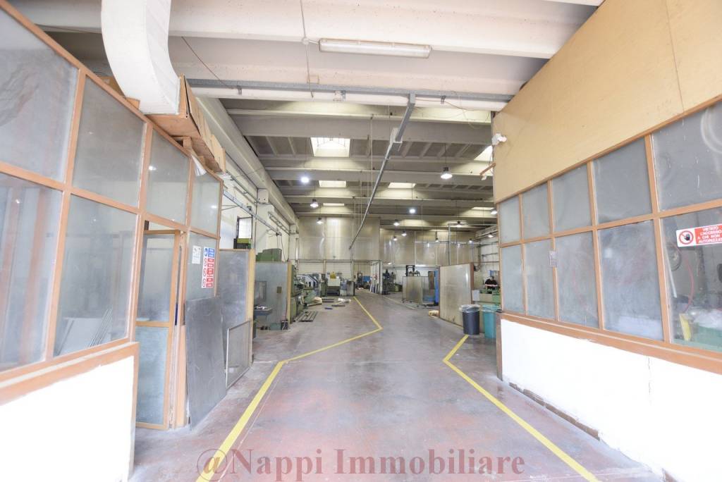 locale commerciale in vendita a Casandrino