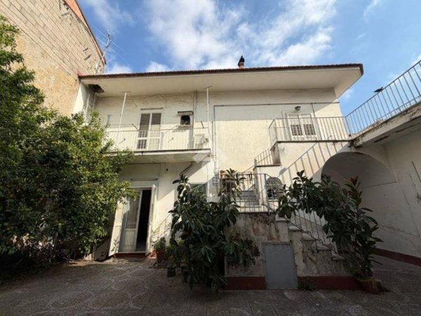intera palazzina in vendita a Casandrino