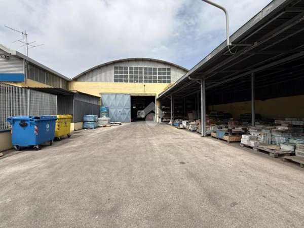 locale commerciale in vendita a Casavatore