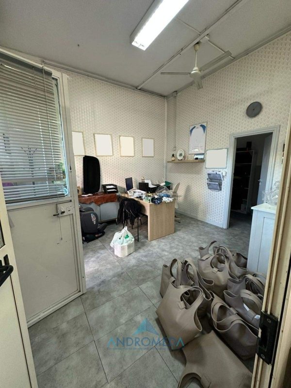 locale di sgombero in vendita a Casavatore