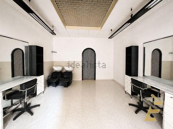locale commerciale in vendita a Casavatore
