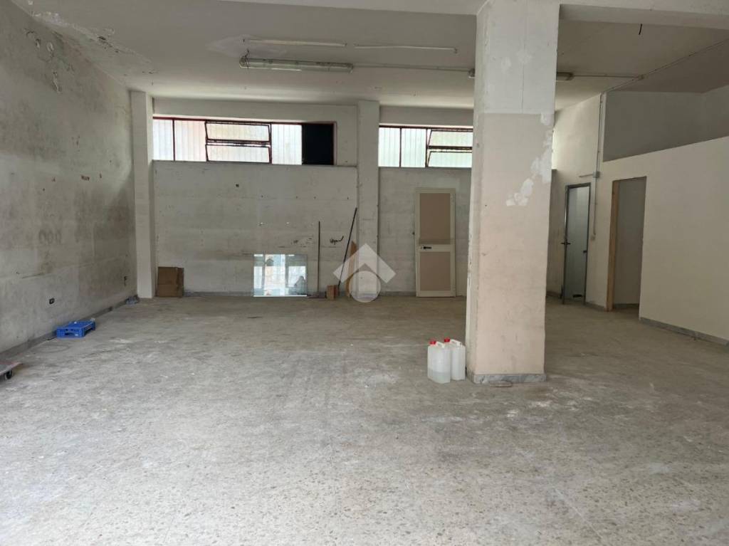 locale commerciale in vendita a Casavatore