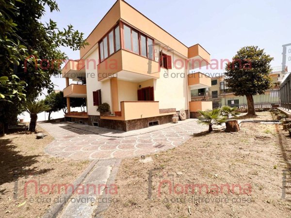 casa indipendente in vendita a Casoria