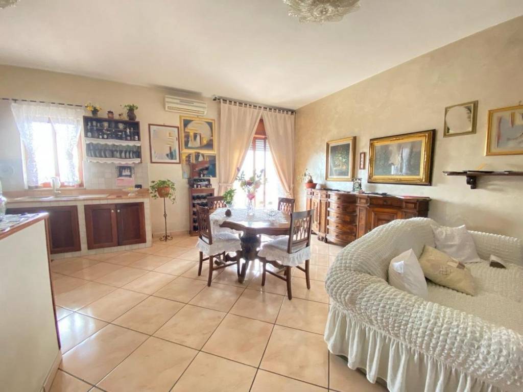 appartamento in vendita a Casoria in zona Arpino