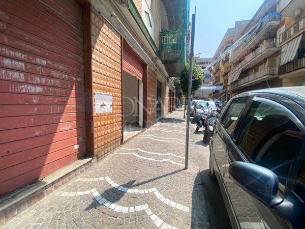 locale commerciale in vendita a Casoria in zona Arpino