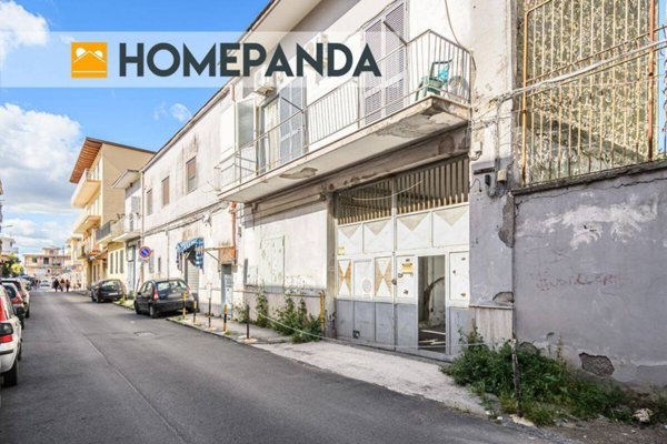 locale commerciale in vendita a Casoria