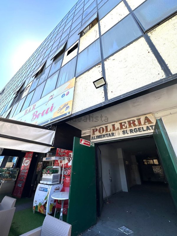 locale commerciale in vendita a Casoria