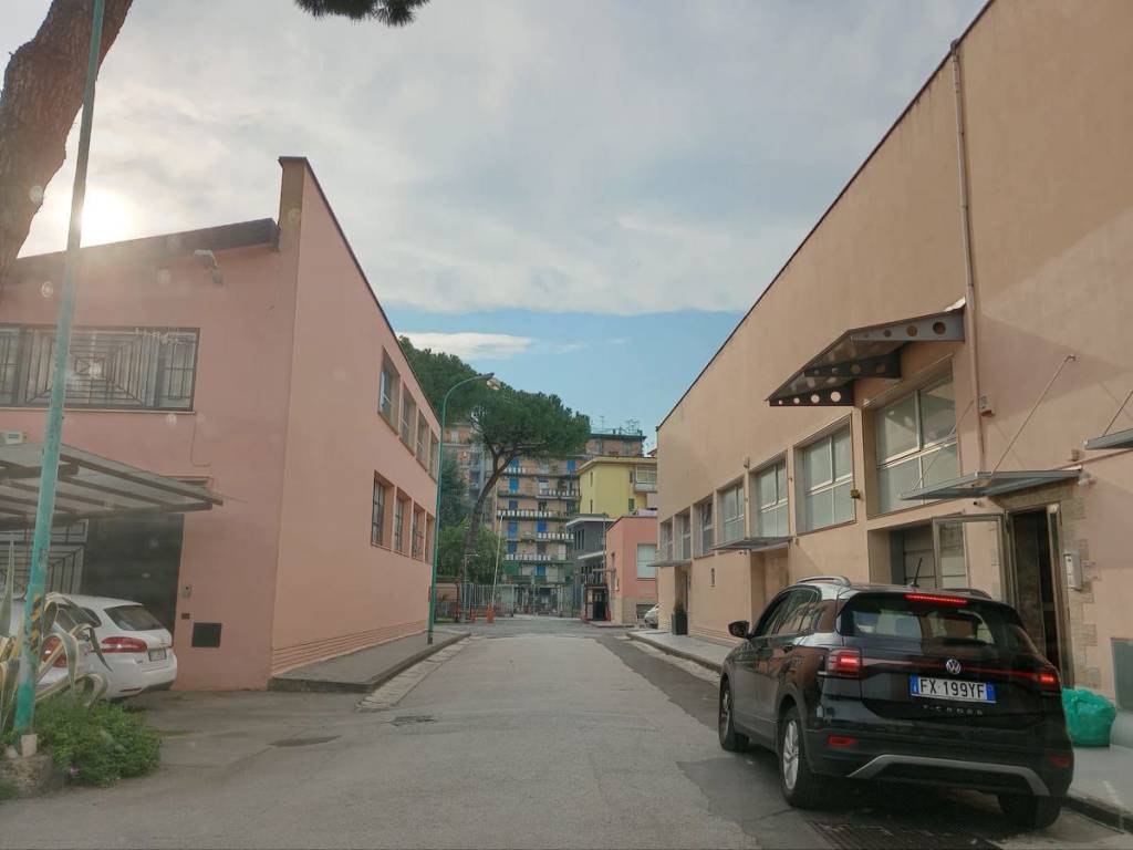 locale commerciale in vendita a Casoria