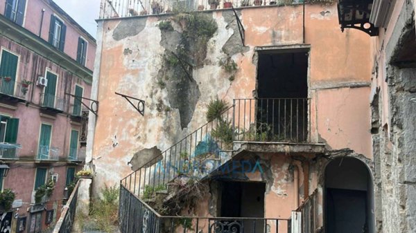 intera palazzina in vendita a Casoria