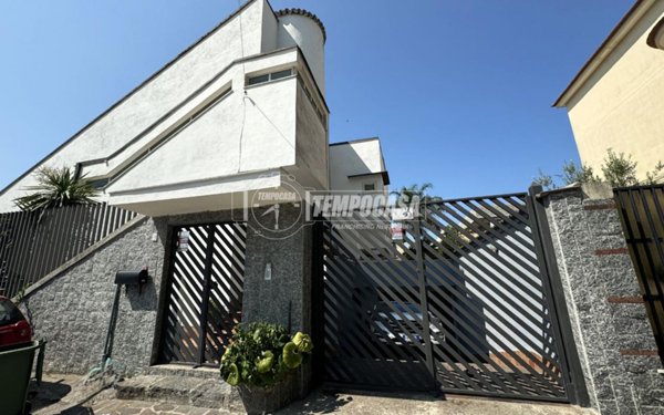 casa indipendente in vendita a Casoria in zona Centro Storico