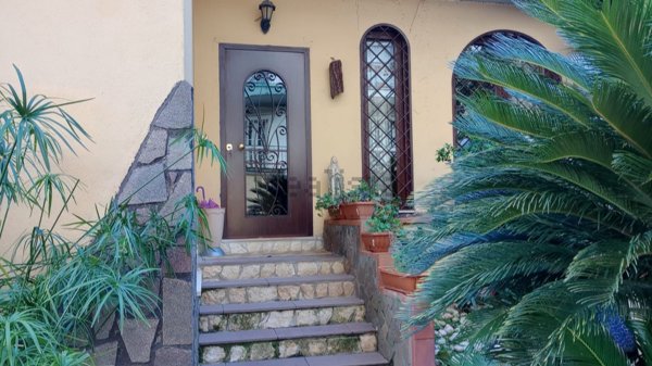 casa indipendente in vendita a Casoria in zona Centro Storico