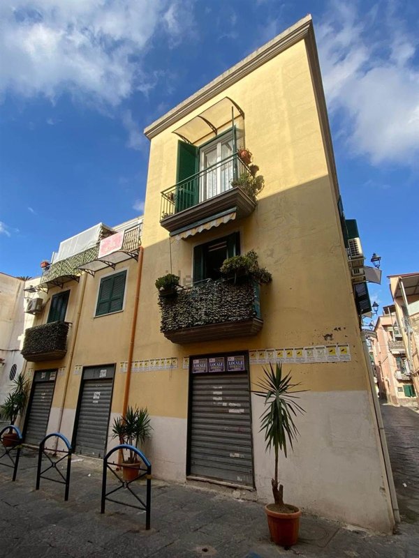 negozio in vendita a Casoria in zona Centro Storico