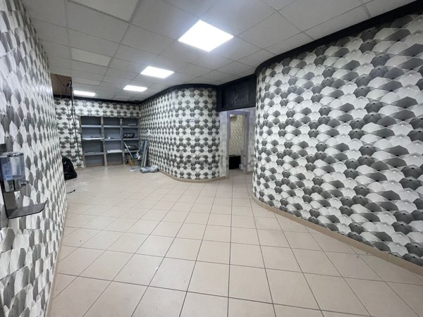 negozio in vendita a Casoria in zona Arpino