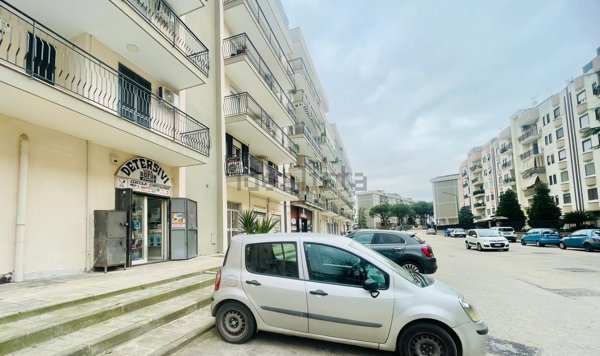 locale commerciale in vendita a Casoria