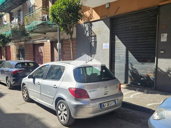 negozio in vendita a Casoria in zona Arpino