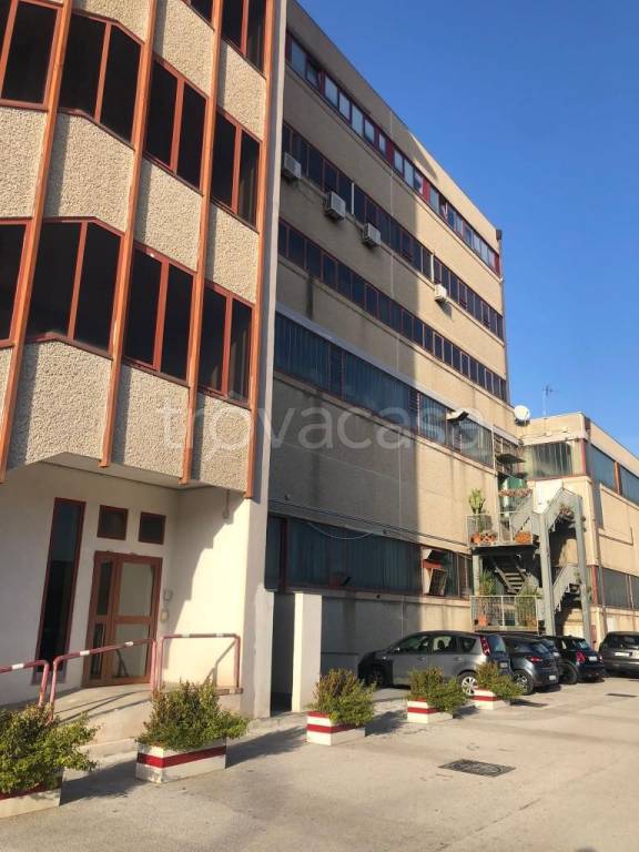 ufficio in vendita a Casoria in zona Arpino