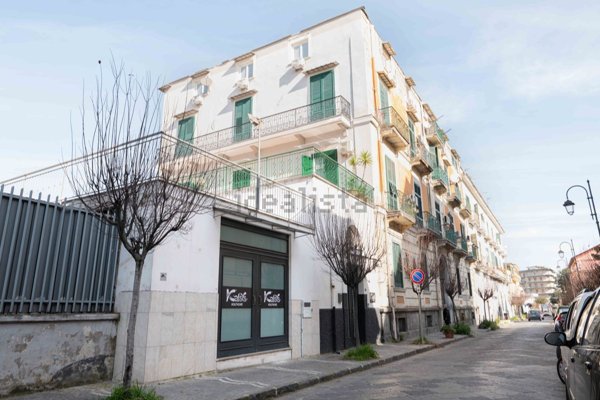 locale commerciale in vendita a Casoria in zona Centro Storico