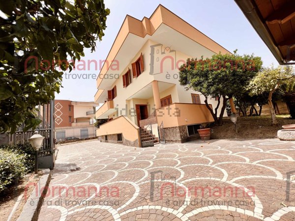 casa indipendente in vendita a Casoria