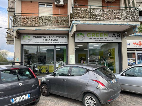 negozio in vendita a Casoria in zona Arpino