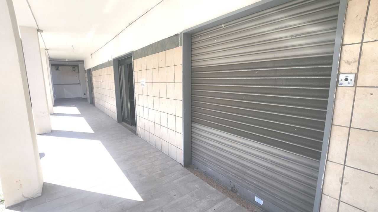 locale commerciale in vendita a Casoria