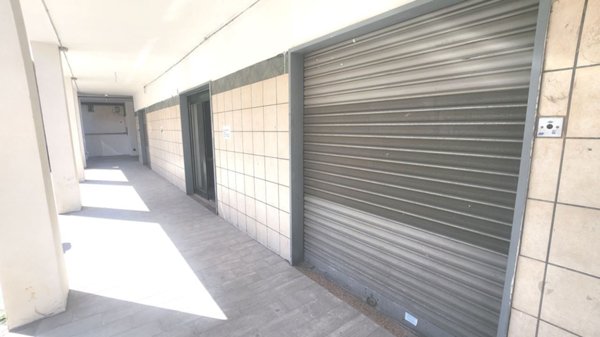 locale commerciale in vendita a Casoria