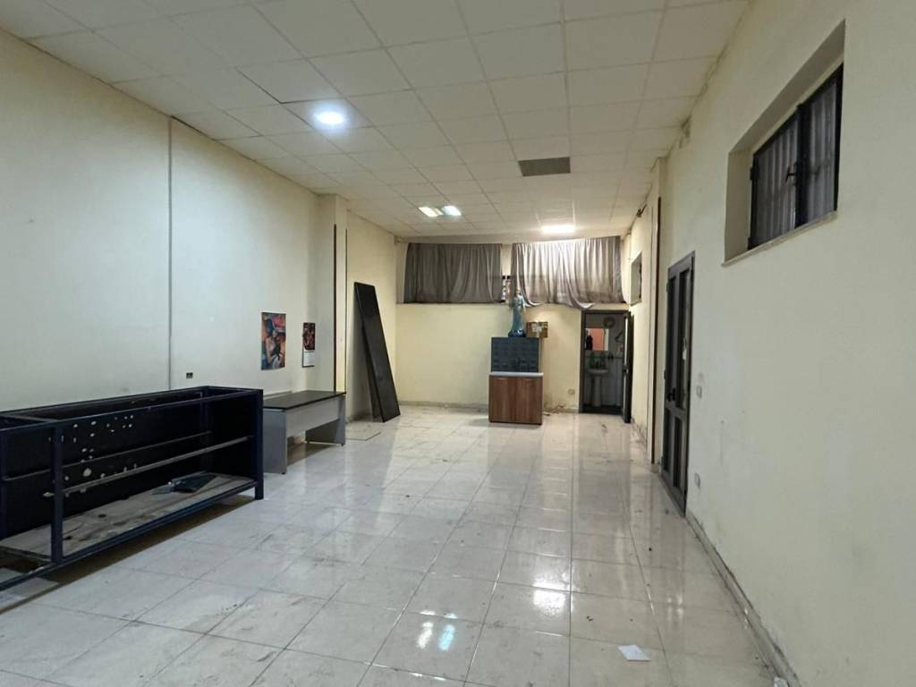 negozio in vendita a Casoria in zona Centro Storico