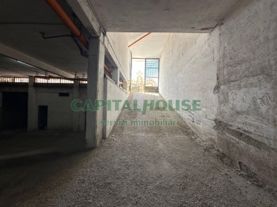 locale commerciale in vendita a Casoria