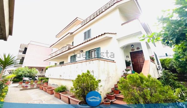 casa indipendente in vendita a Casoria