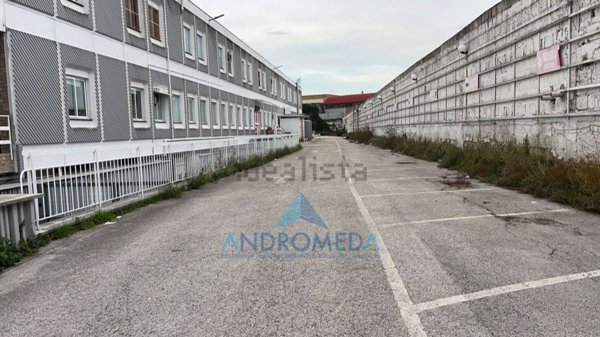 negozio in vendita a Casoria in zona Centro Storico