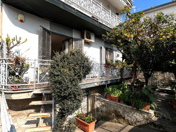 intera palazzina in vendita a Casoria
