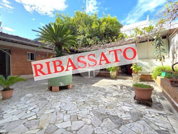 casa indipendente in vendita a Casoria