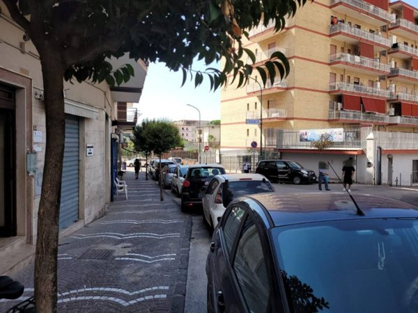 negozio in vendita a Casoria in zona Arpino