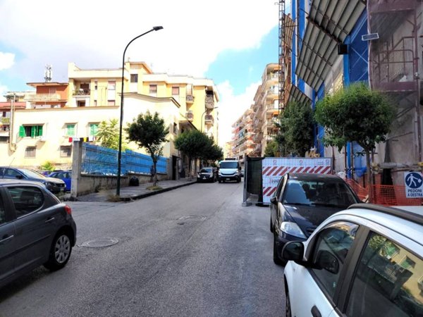 negozio in vendita a Casoria in zona Arpino