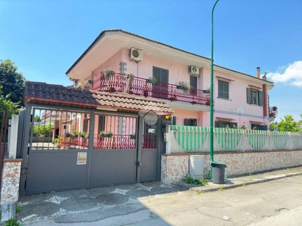 casa indipendente in vendita a Casoria in zona Arpino