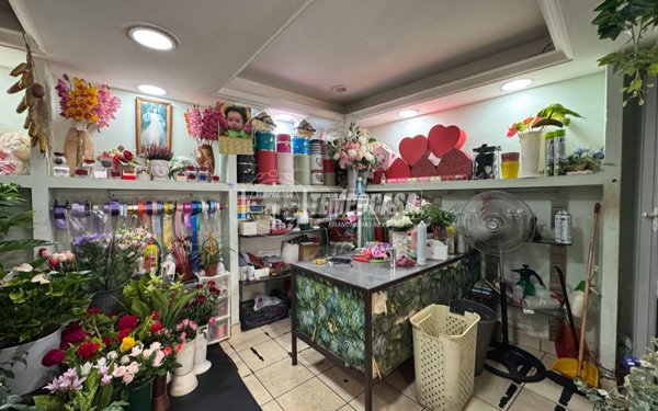 locale commerciale in vendita a Casoria