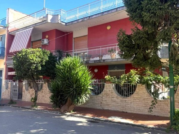 casa indipendente in vendita a Casoria in zona Centro Storico