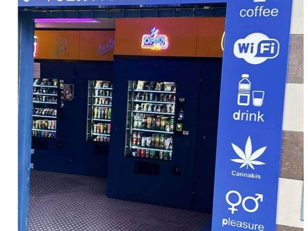 negozio in vendita a Casoria in zona Centro Storico