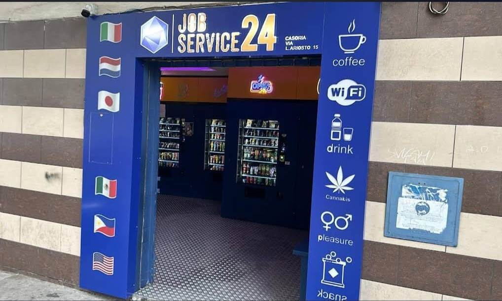negozio in vendita a Casoria in zona Centro Storico