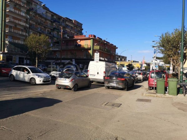 negozio in vendita a Casoria in zona Arpino