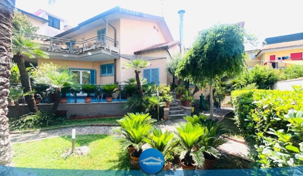 casa indipendente in vendita a Casoria