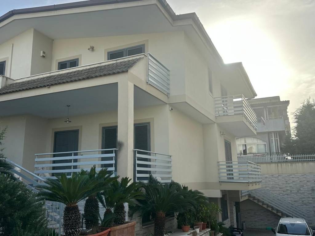 casa indipendente in vendita a Casoria in zona Arpino