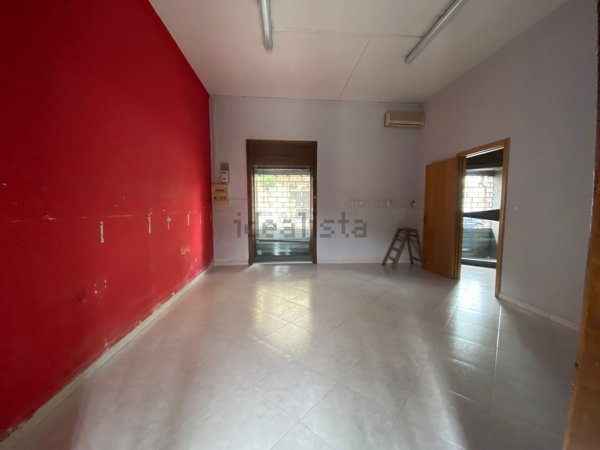 locale commerciale in vendita a Casoria