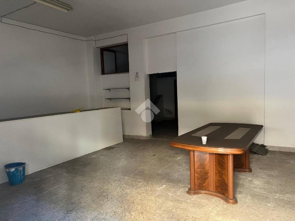 negozio in vendita a Casoria in zona Arpino