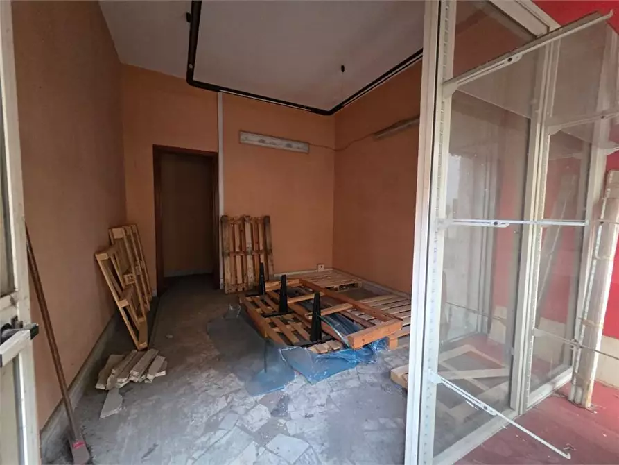 locale commerciale in vendita a Casoria in zona Centro Storico